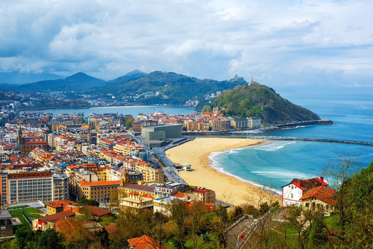 lonelyplanetfr's tweet image. 🇪🇸 Le #PaysBasque #espagnol se distingue par sa langue, sa #cuisine et sa culture uniques🌊 

Voici 9 bonnes raisons de ne pas passer à côté de cette #région lors d'un #voyage ➡️ bit.ly/4tklXuU
