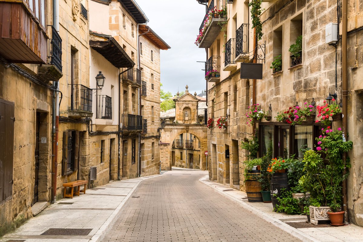 lonelyplanetfr's tweet image. 🇪🇸 Le #PaysBasque #espagnol se distingue par sa langue, sa #cuisine et sa culture uniques🌊 

Voici 9 bonnes raisons de ne pas passer à côté de cette #région lors d'un #voyage ➡️ bit.ly/4tklXuU
