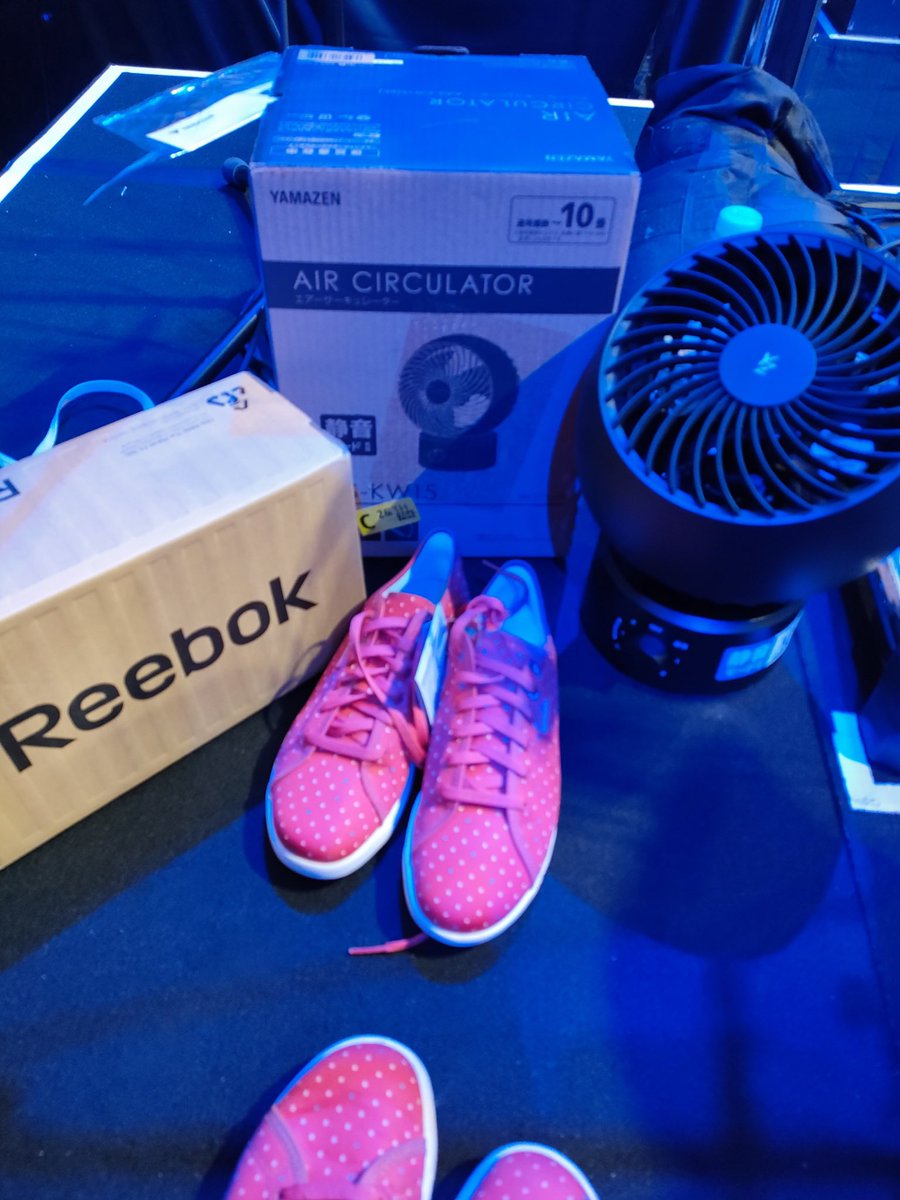 harupidrums's tweet image. LOVEBITES結成当初からドラムテックだけでなくバイツチームのムードメーカーとしても大変お世話になっているHIDEHIROさん🥁@HIDEHIRO_drums 
いつも私の無理難題を快く対応してくだり感謝してもしきれません🥹
昨日は何とサプライズでプレゼントまでいただきました🎁