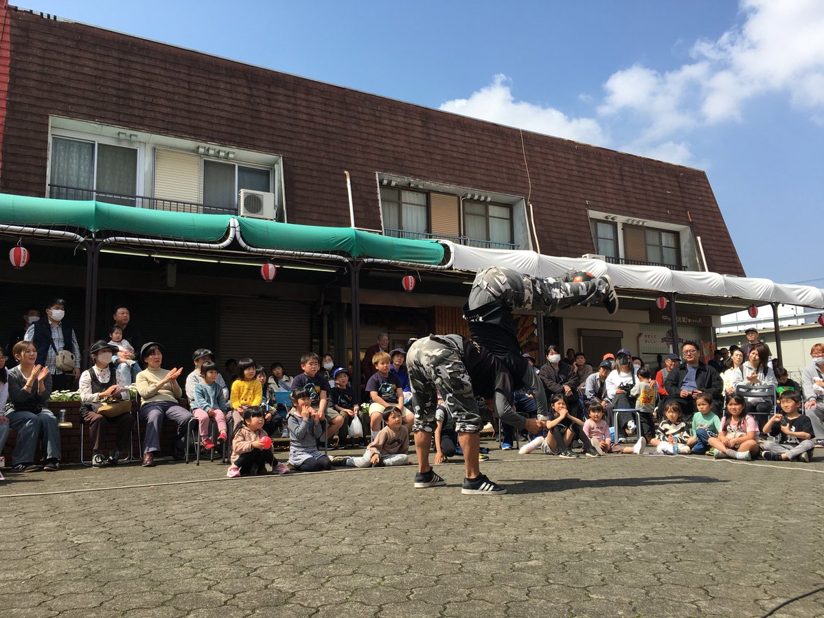 土曜は綾瀬のお祭りでパフォーマンス！
地域のお祭りって感じが暖かくて最高でしたー！！
屋台が美味し過ぎてついつい食い過ぎた後のショーでしたw