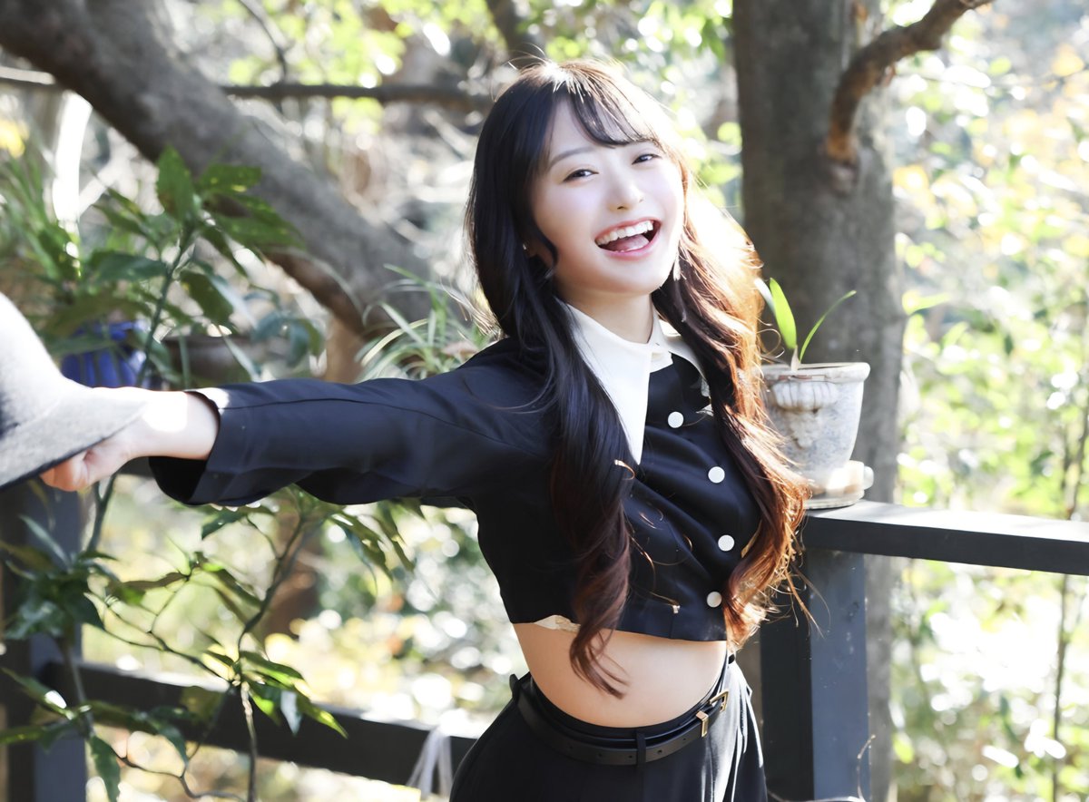 話題の子 tweet media