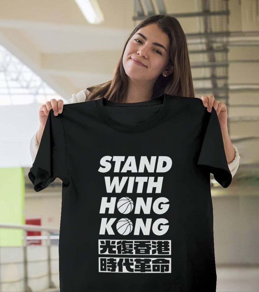 shirtkaya's tweet image. A simple question: how do you feel about standing in solidarity with Hong Kong? This T-shirt from ShirtKaya really resonates with me; it’s a powerful statement. Letting the world know we care matters! shirtkaya.com/product/t-shir…

#HongKong #Solidarity #FashionForACause