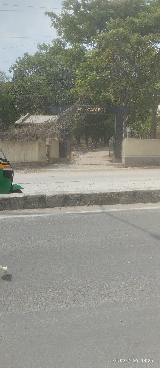 kanasugaaranu's tweet photo. @ICCCBengaluru @GBA_office @osd_cmkarnataka @BWCCofficial @GBAChiefComm @RahulGandhi @DKShivakumar @RAshokaBJP @CMofKarnataka Noone visited or inspected the place yet when you fill the giant patholes 
Even though I'm not drunk, I have to go here like a drunkard.
Translate a conversation. https://t.co/94NQjV9nEs