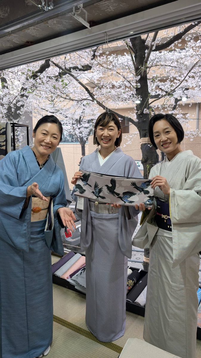 kumoko5's tweet photo. オカノ六本木アークヒルズ、そめもよう展終了いたしました。
桜が満開の中、たくさんの方にお越しいただきました!本当にありがとうございます。
#そめもよう #somepri
※お客様顔出し許可いただいております https://t.co/XKXxBr5Z6O