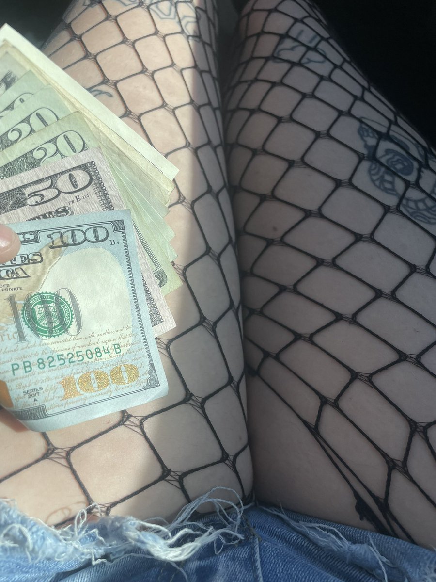 weakk4raynee's tweet photo. I love men who bark for me and listen to everything I say like the good boy they are 😈 https://t.co/MDAcfDEoJs