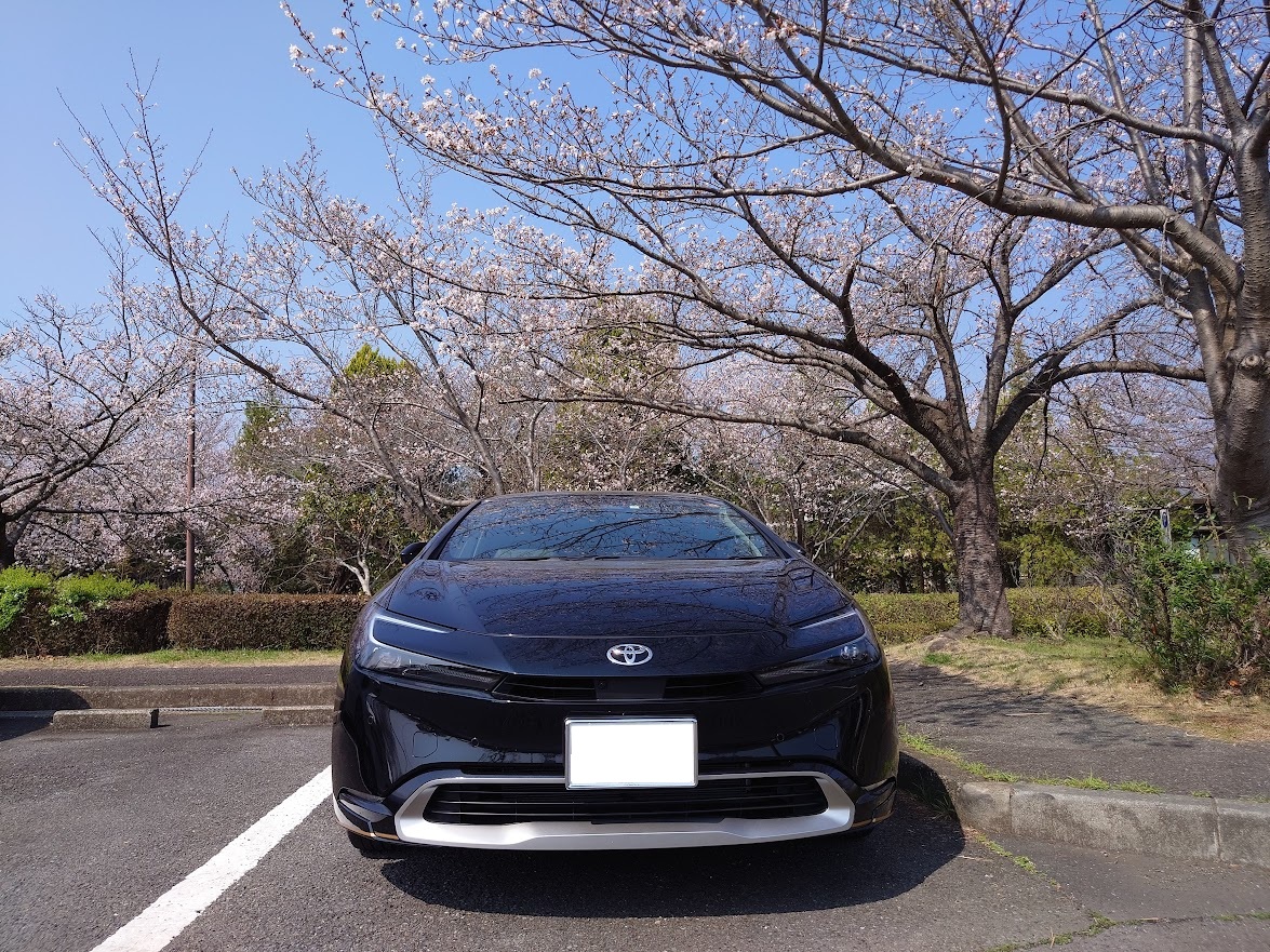 PriusPHEV2023's tweet photo. プリウスPHEVは、標高1,015mの箱根大観山から早川ICまで箱根新道を20km下ると回生ブレーキにより23%充電され。この電気で西湘バイパスを20km程度走れる。
上りもフル充電なら強制EVモードで大観山まで40kmは登れるので平塚～箱根往復80ｋｍをガソリンなしで走行可能。
#プリウスPHEV #トヨタ #TOYOTA https://t.co/xDxcb1qOQv