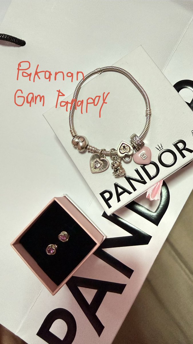 gamyhw's tweet photo. ส่งต่อPandora  ไม่ค่อยได้ใส่
ทั้งเส้น 7900 บาทค่ะ 
หรือสนใจแยกสอบถามได้ค่า

มีอุปกรณ์+กล่อง
#ส่งต่อแพนโดร่า #ส่งต่อpandora #pandorathailand #pandoraมือ2 #แพนโดร่ามือสอง #pandoraมือสอง #แพนโดร่า #ส่งต่อเสื้อผ้า #ตลาดนัดpandora https://t.co/mPmCagCLGD