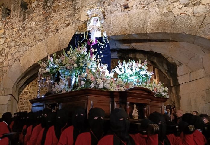 Hornillo7's tweet photo. Estrenos en las procesiones de la Salud y las Batallas en Cáceres - Avuelapluma https://t.co/4o7JUeY5uj https://t.co/lNi2wtSZPE