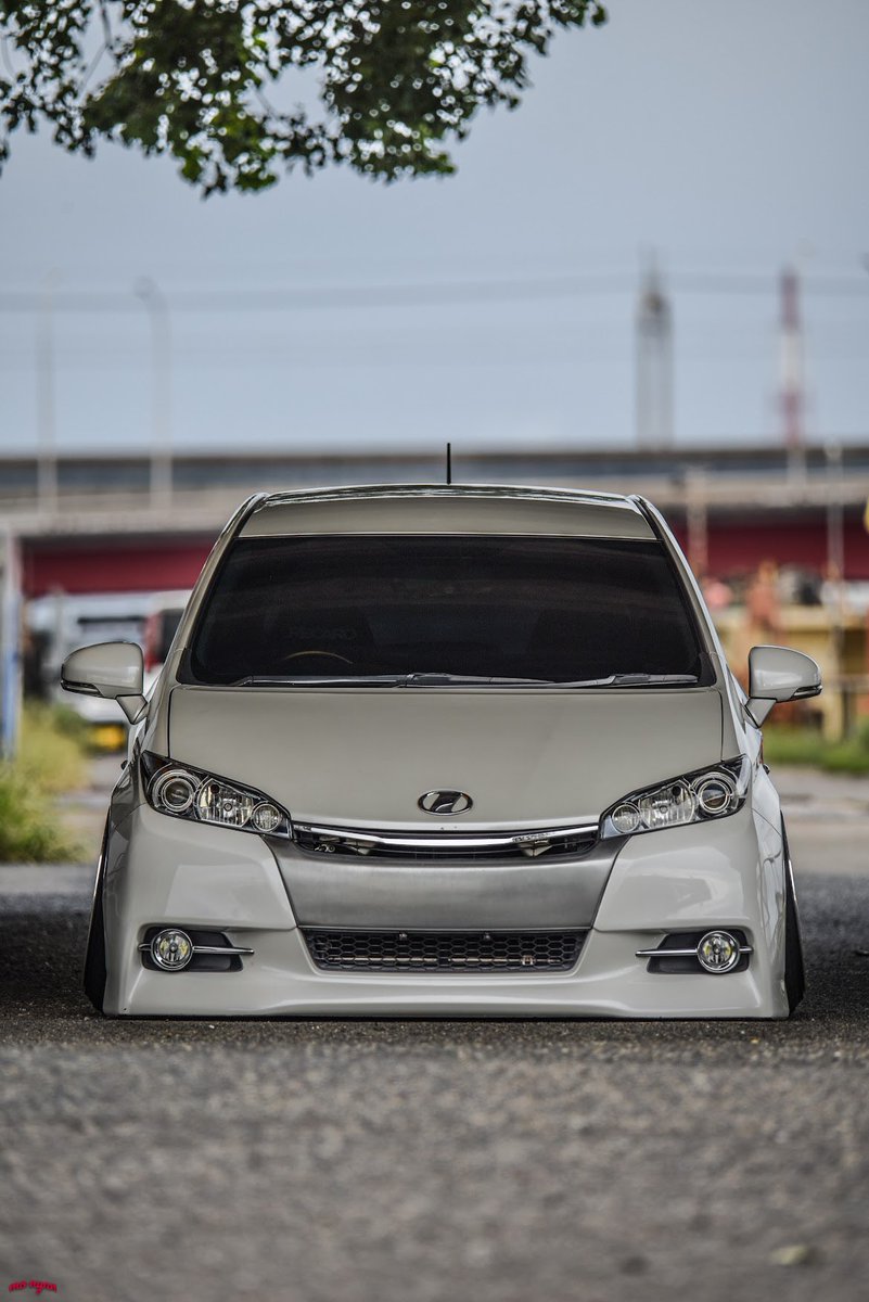 この通り、実は僕のが少しだけボロい
てかこの前久々に見て懐かしさ感じたw

（過去車久々に引っ張り出してきたけど過去ウィッシュ乗ってた人）