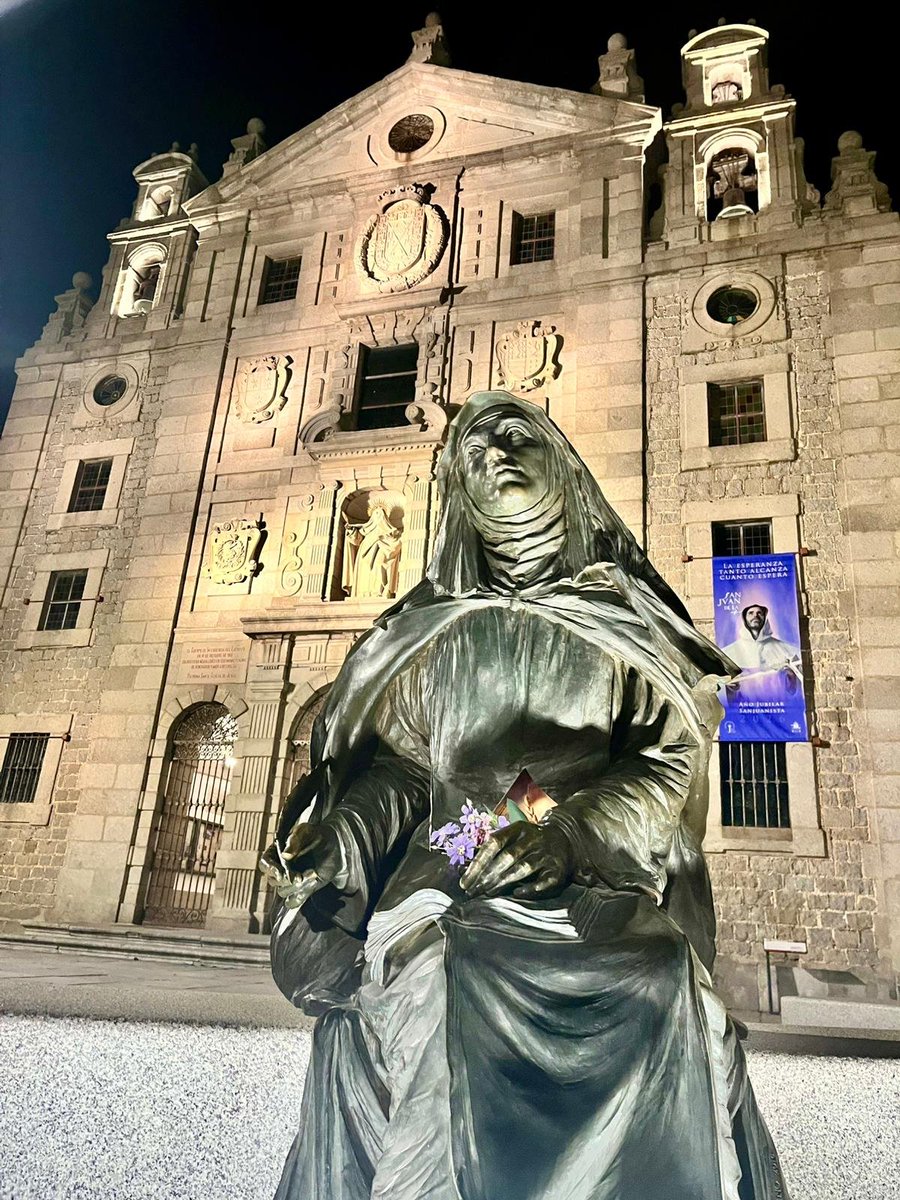 Magicalspain's tweet photo. The world capital of mysticism falls into a sepulchral silence each night, a spectacle that continues to captivate despite the passage of time. https://t.co/PtId73pCLX