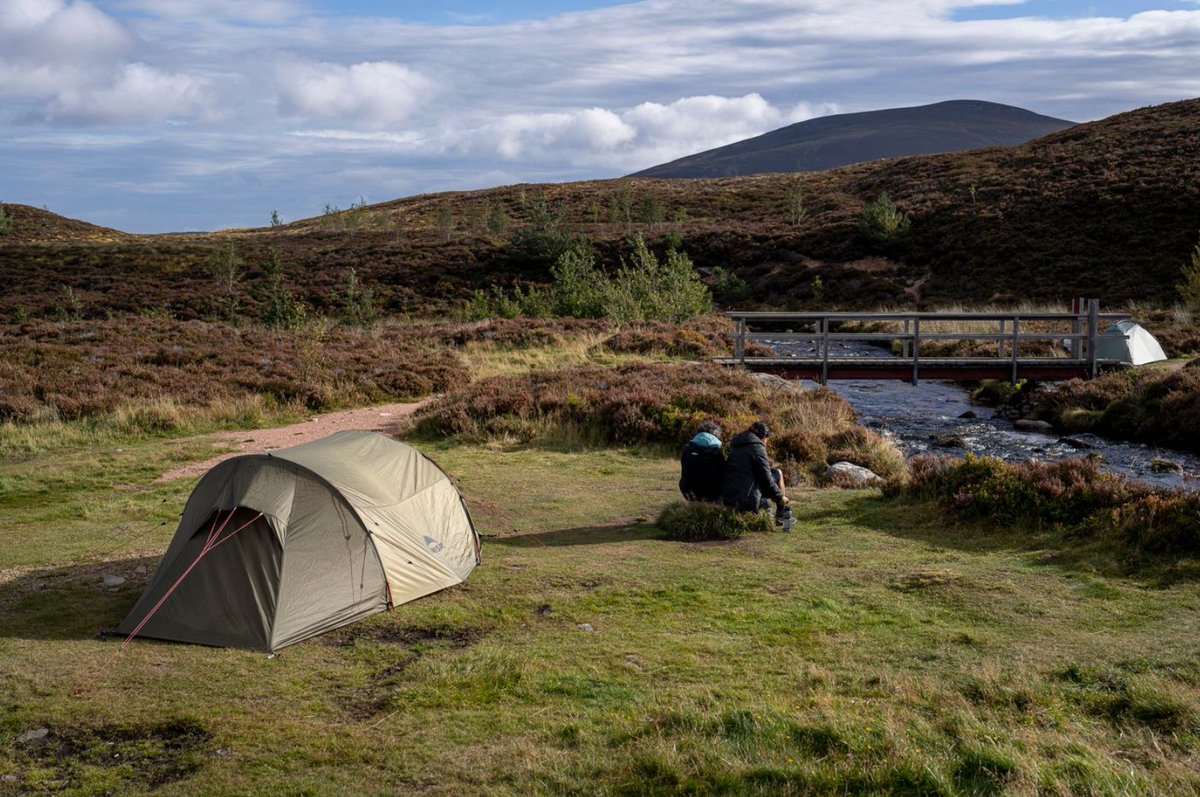 TGOMagazine's tweet photo. ⛺@minkaur5 asked TGO for some advice on a first-time wild camp in the Cairngorms with her mum, who's in recovery from blood cancer. 

An idea took hold, we teamed up with Trek Scotland &amp; went for a walk...

📸David Lintern

Read on in #TheGreatOutdoors:
https://t.co/EcZ4g9VoAI https://t.co/hNJdEwZi1v