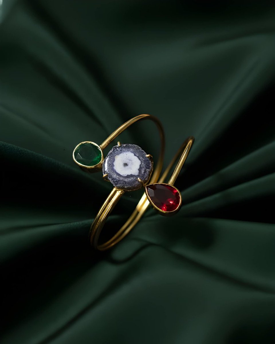 eliora_india's tweet image. Solar quartz. Emerald. Ruby. Gold wire.
Eliora India made a cuff that holds prosperity, passion and clarity all at once.
The most powerful trio on your wrist. ✨
🔗 elioraindia.com
#ElioraIndia #EmeraldAndRuby #SolarQuartz #GoldCuff #JewelleryTwitter #JewelToneJewellery