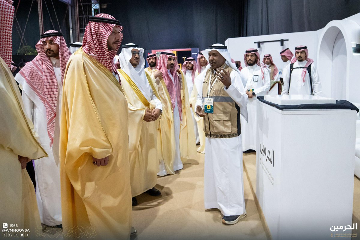 خلال مشاركة #هيئة_الحرمين في #مهرجان_الثقافات_والشعوب بالجامعة الإسلامية؛ سمو نائب أمير منطقة المدينة المنورة يزور جناح الهيئة.