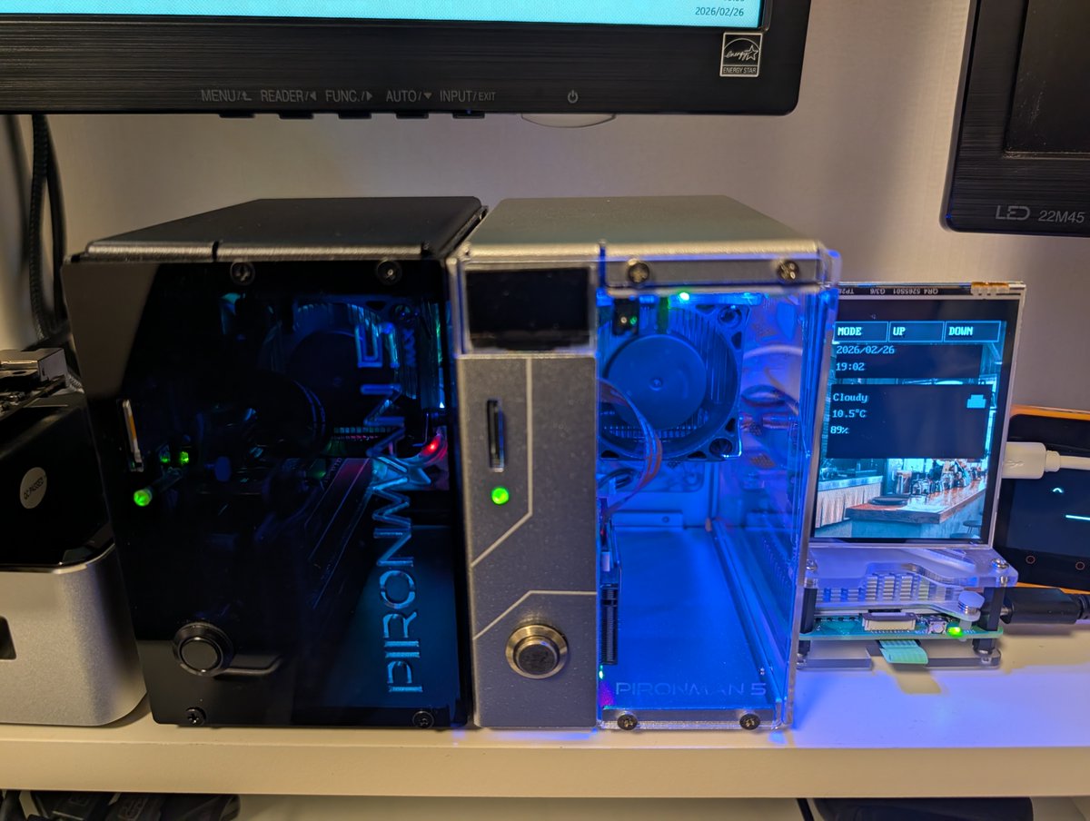 murasametech's tweet photo. Raspberry Piで自宅サーバーを始めて1年。やってみて気づいたことを5つ共有します🏠

① 電気代は思ったより安い
3台24時間稼働で月500円ほど。VPSの月額より安い。

② 「壊れたらどうしよう」は杞憂だった
Raspberry Piは消費電力5〜15W、バッテリー非搭載。過熱時は自動でクロックダウン。1年間ノートラブル。

③ Dockerで全部管理すると楽
サービスの追加・削除がdocker compose up/downだけ。OSを汚さないので再構築も簡単。

④ バックアップだけはサボると痛い
SDカードが突然壊れる可能性がある。NVMe SSD + 定期バックアップに変えてから安心感が段違い。

⑤ 一番楽しいのは「自分だけの環境」を育てること
クラウドサービスでは得られない、全部自分で管理している満足感がある。

始める前は「難しそう」と思っていましたが、1つずつ動かしていけば誰でもできます。

皆さんは自宅サーバー、始めてみて気づいたことはありますか？

※写真はラズパイのサーバー運用に最適なケースPironman5です。
#RaspberryPi #自宅サーバー