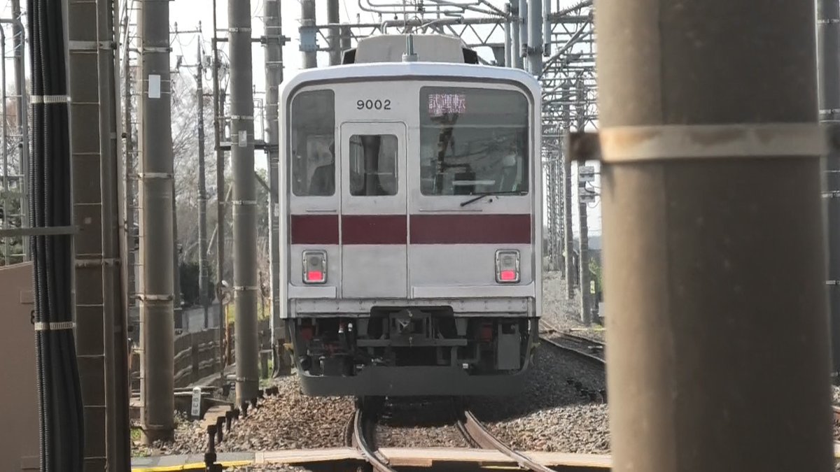 totaketetumiti's tweet photo. 東武90000系と9000系の前面の窓の配置？が似ていますね。
#東武 #東武鉄道 #東武9000系 #9000系 #東武90000系 #90000系 #91002F #南栗橋 #車両基地 #新型車両 #日立製作所 https://t.co/AhPt4zyj0a