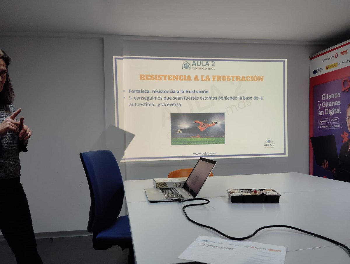Aula2's tweet photo. El viernes 27 de marzo pasamos un rato estupendo reflexionando con familias sobre su papel en los estudios de los hijos. Muchas gracias a @gitanos_org_NAV por contar con nosotros! https://t.co/Z8a8sJ8R0K