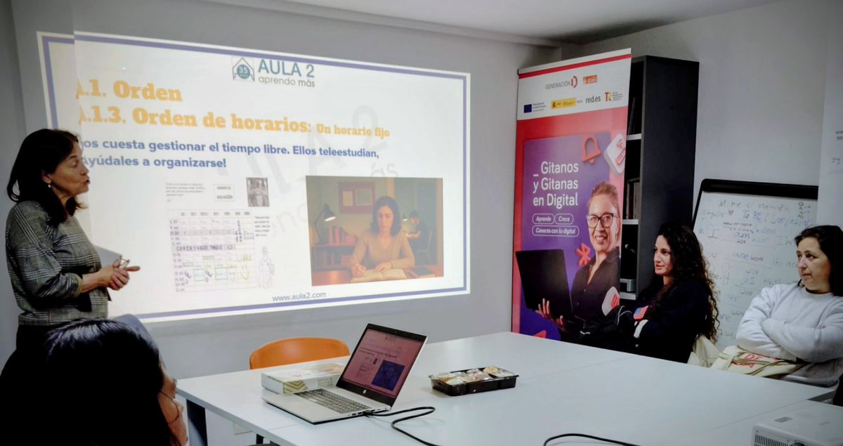 Aula2's tweet photo. El viernes 27 de marzo pasamos un rato estupendo reflexionando con familias sobre su papel en los estudios de los hijos. Muchas gracias a @gitanos_org_NAV por contar con nosotros! https://t.co/Z8a8sJ8R0K