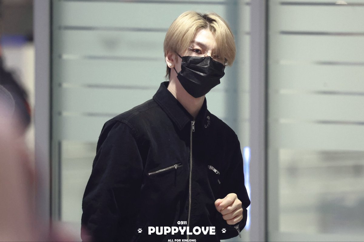 ddwki_ei's tweet photo. FARFROMWHAT
Farfromwhat Far Corduroy Zip-Up Jacket_Black

📍https://t.co/FgZ7cKMWDb

#허씬롱 #HEXINLONG #贺鑫隆 #씬롱 #XINLONG #鑫隆 #ALPHADRIVEONE #ALD1 #알파드라이브원 https://t.co/nFVjJJ8nT1