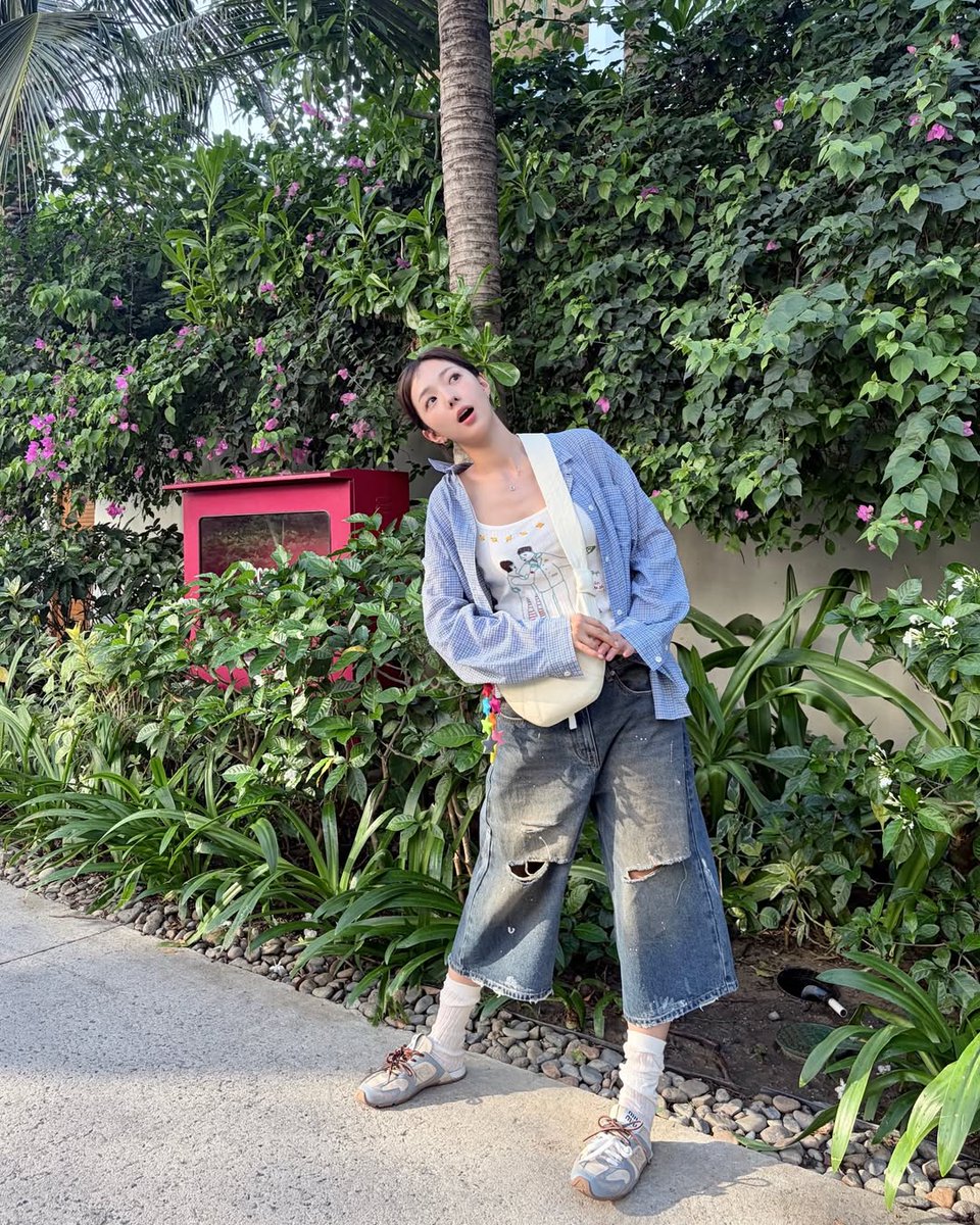 chae soo bin Indonesia tweet media