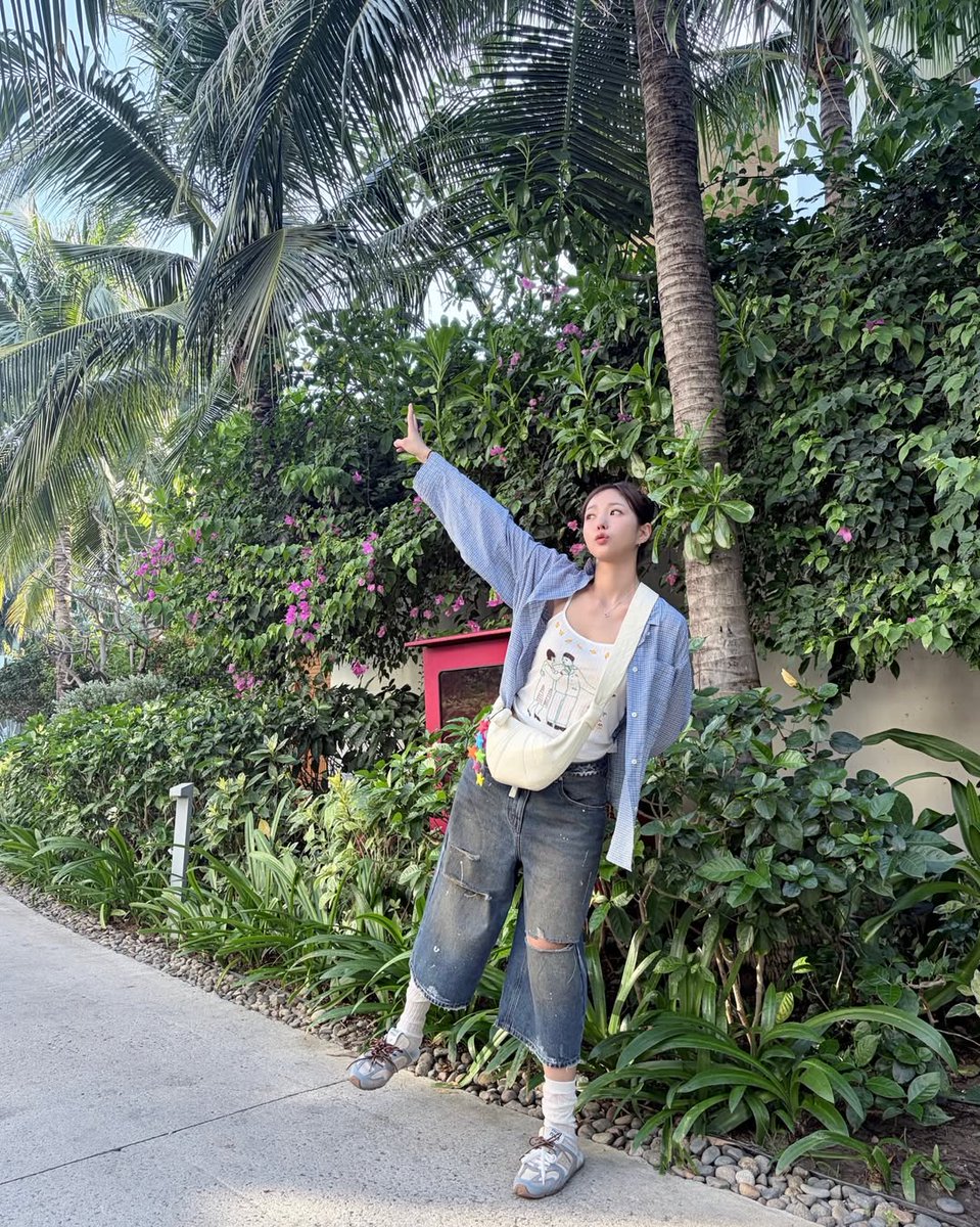 chae soo bin Indonesia tweet media