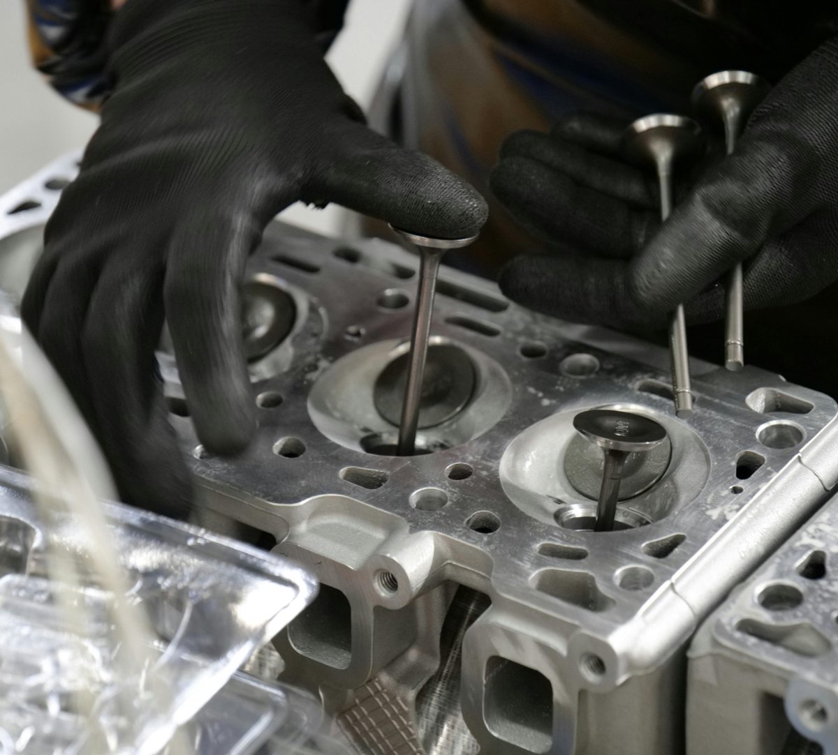 eurocamsgroup's tweet image. Let’s test some real-world experience 👇

What’s the earliest warning sign of valvetrain issues?

Not theory — what have you actually seen in the workshop?

#WorkshopLife #EngineBuild #AutomotiveEngineering #Eurocams