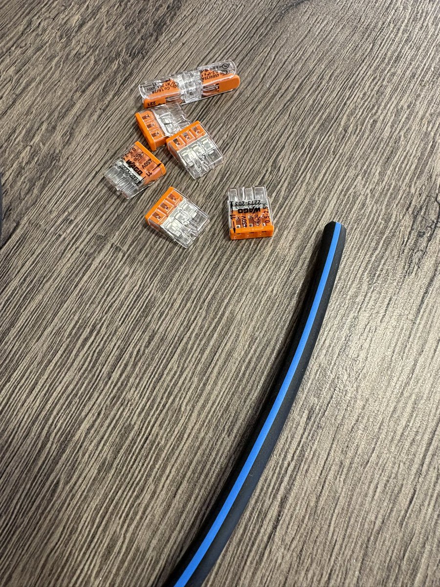 Zhýralej chlápek tweet media