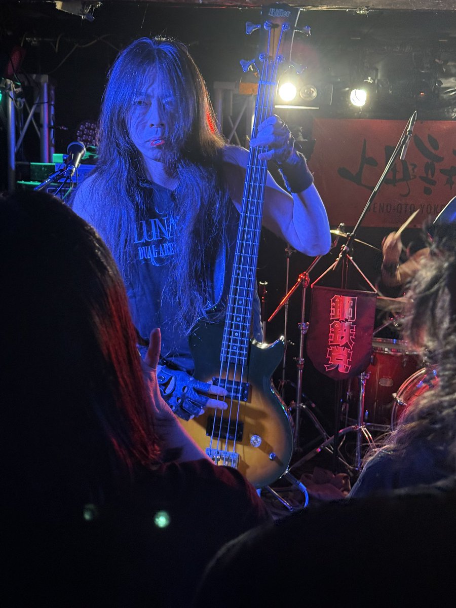 ko_imd's tweet image. VELL'z FIRE
　
昨夜3/29のライブにて
信念を貫く姿に感激しました🤘🫶🤘🍀🍀🍀

KUNI 🎙️
BODO 🎸
GOGA on Bass
MIKEY 🥁

激突vol 9
NERVOUS BREAKDOWN主催
#上野音横町 3/29

#VELLzFIRE
　MAD大内さんプロデュース