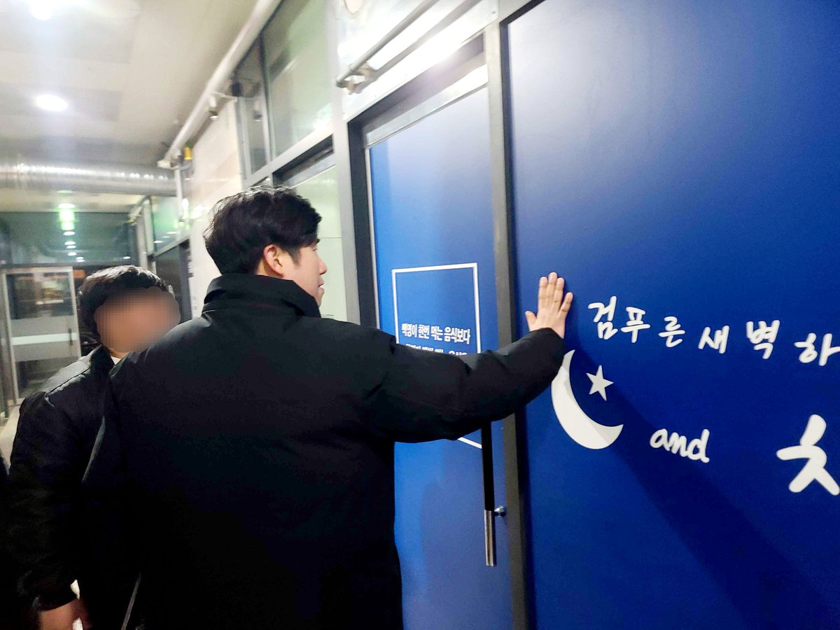 검푸른새벽하늘 tweet media