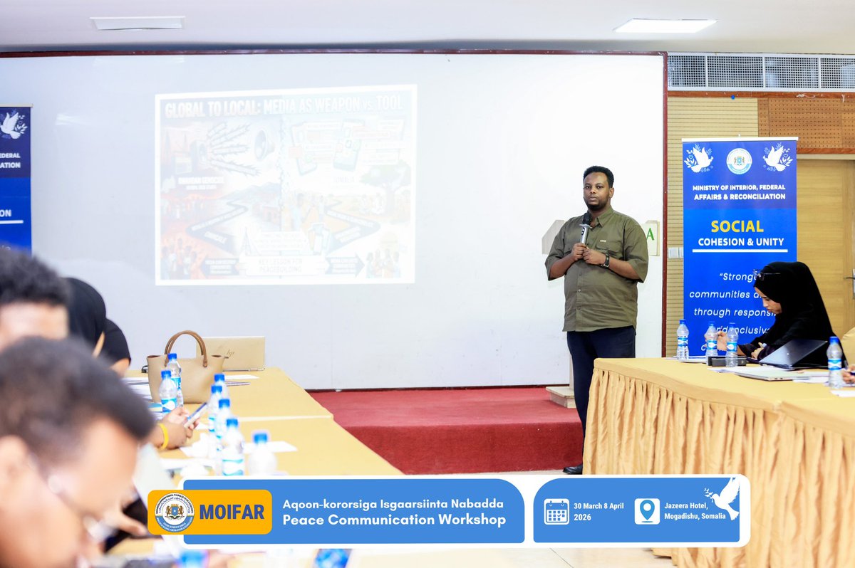 MoIFARSomalia's tweet photo. Happening now at the Communications for Peace Workshop, Reconciliation and Peacebuilding Coordinator Mohamed Aweis is leading a session on mapping media-driven conflict risks and narrative formation in Somalia.

The session focuses on identifying how narratives emerge and spread, and how they can be better understood and addressed to support peacebuilding and social cohesion.

#PeaceCommunicationSomalia
#PeaceInAction #MoIFARPeaceWorkshop