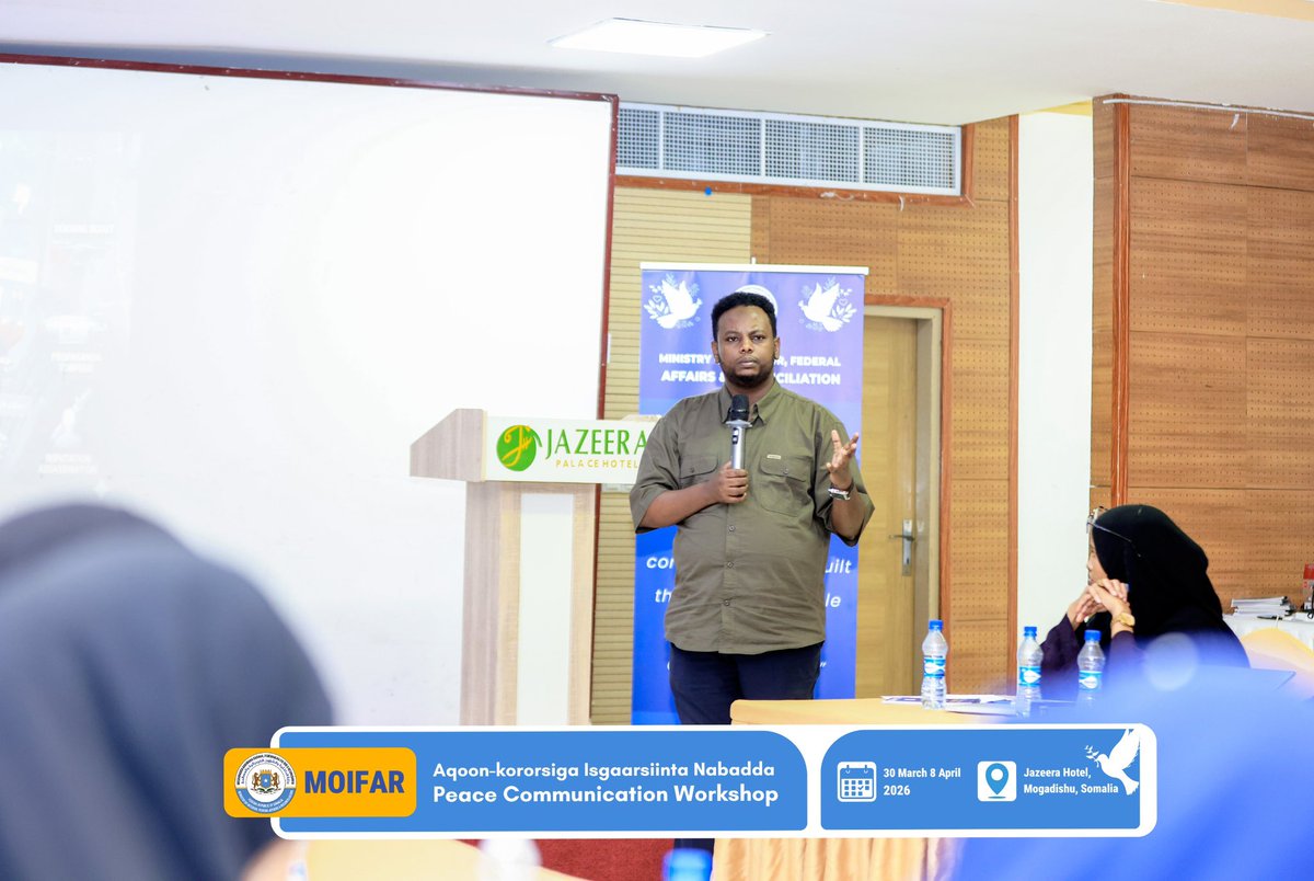 MoIFARSomalia's tweet photo. Happening now at the Communications for Peace Workshop, Reconciliation and Peacebuilding Coordinator Mohamed Aweis is leading a session on mapping media-driven conflict risks and narrative formation in Somalia.

The session focuses on identifying how narratives emerge and spread, and how they can be better understood and addressed to support peacebuilding and social cohesion.

#PeaceCommunicationSomalia
#PeaceInAction #MoIFARPeaceWorkshop