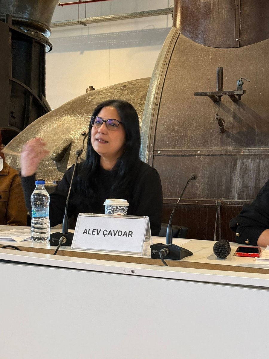 Sempozyumun “İnkar ve Dissosiyasyonun Klinik Görünümleri” isimli üçüncü panelinde, Doç. Dr. Alev Çavdar, Doç. Dr. Gizem Erdem ve Klinik Psikolog Sinem Deniz konuşmacımız olarak bizlerleydi.