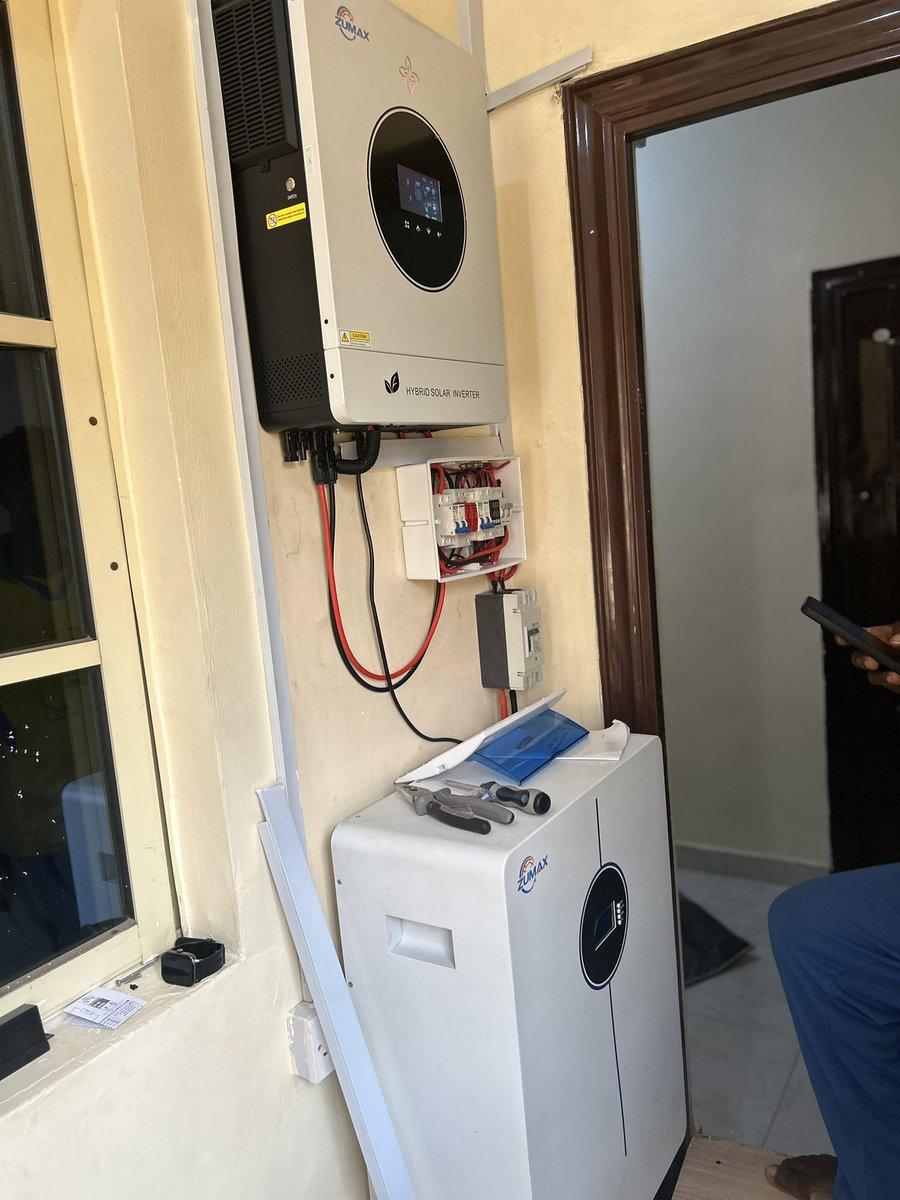 LighthousePS_01's tweet photo. @UnkleAyo Rise and shine 🎪

Another day, another performance…
Panels here, inverter there, and boom—light everywhere ⚡😂

Applause later 👏
Do well and patronize us 
+2348962184912

#WorkFlow #SolarEnergy #DailyHustle https://t.co/okZLtZdYcP