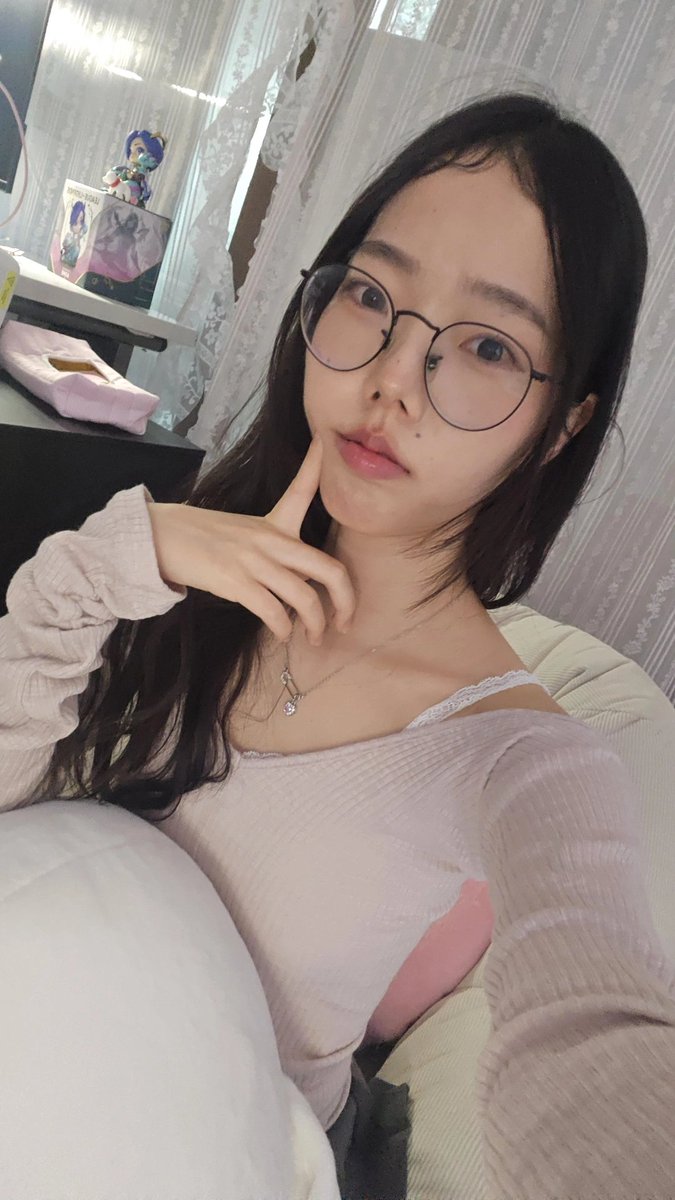 small white dog tweet media