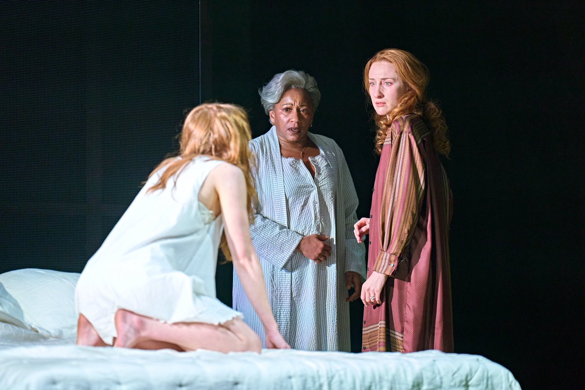 📷 PRODUCTION PHOTOS 📷
This is your official first look at <a href="/SadieSink/">Sadie Sink</a>, Noah Jupe and company in @RobertWIcke’s #RomeoJulietPlay. 

Shakespeare’s tragic tale of love and innocence is at the intimate Harold Pinter Theatre until 20 June. 

📸 Manuel Harlan