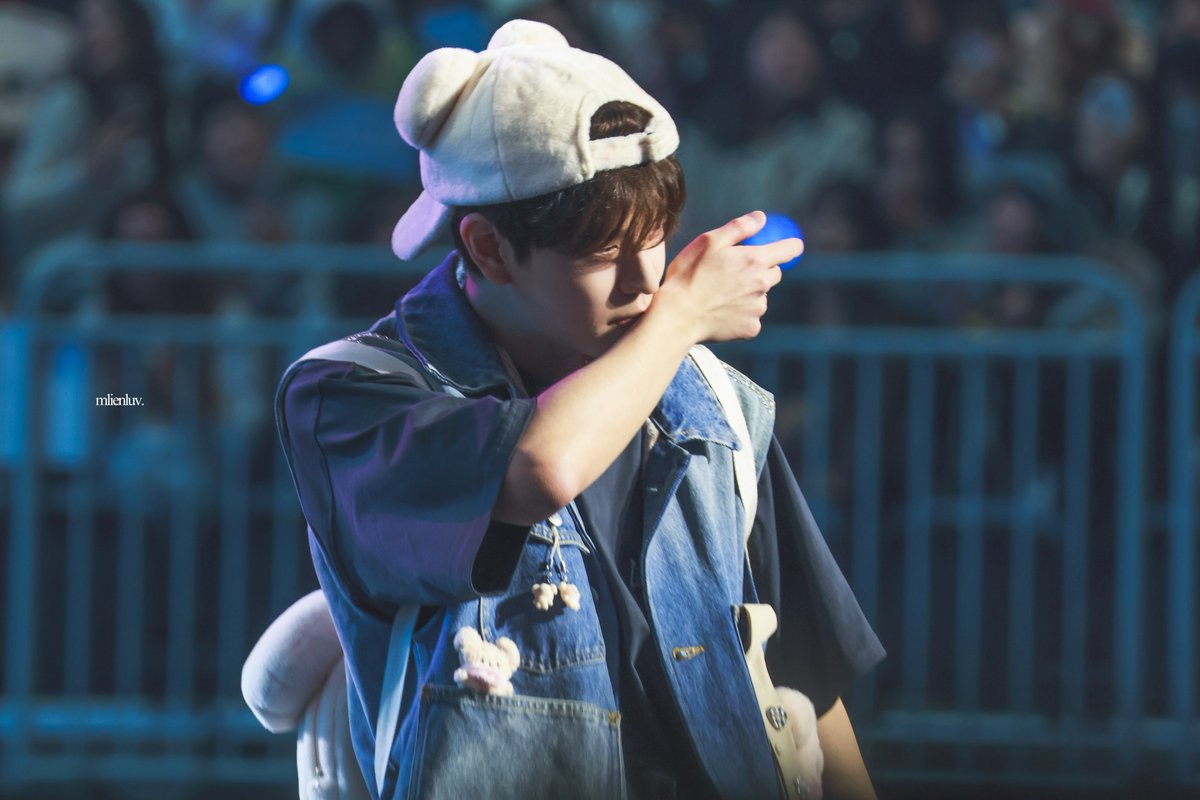 𝘮𝘰𝘯𝘨. tweet media