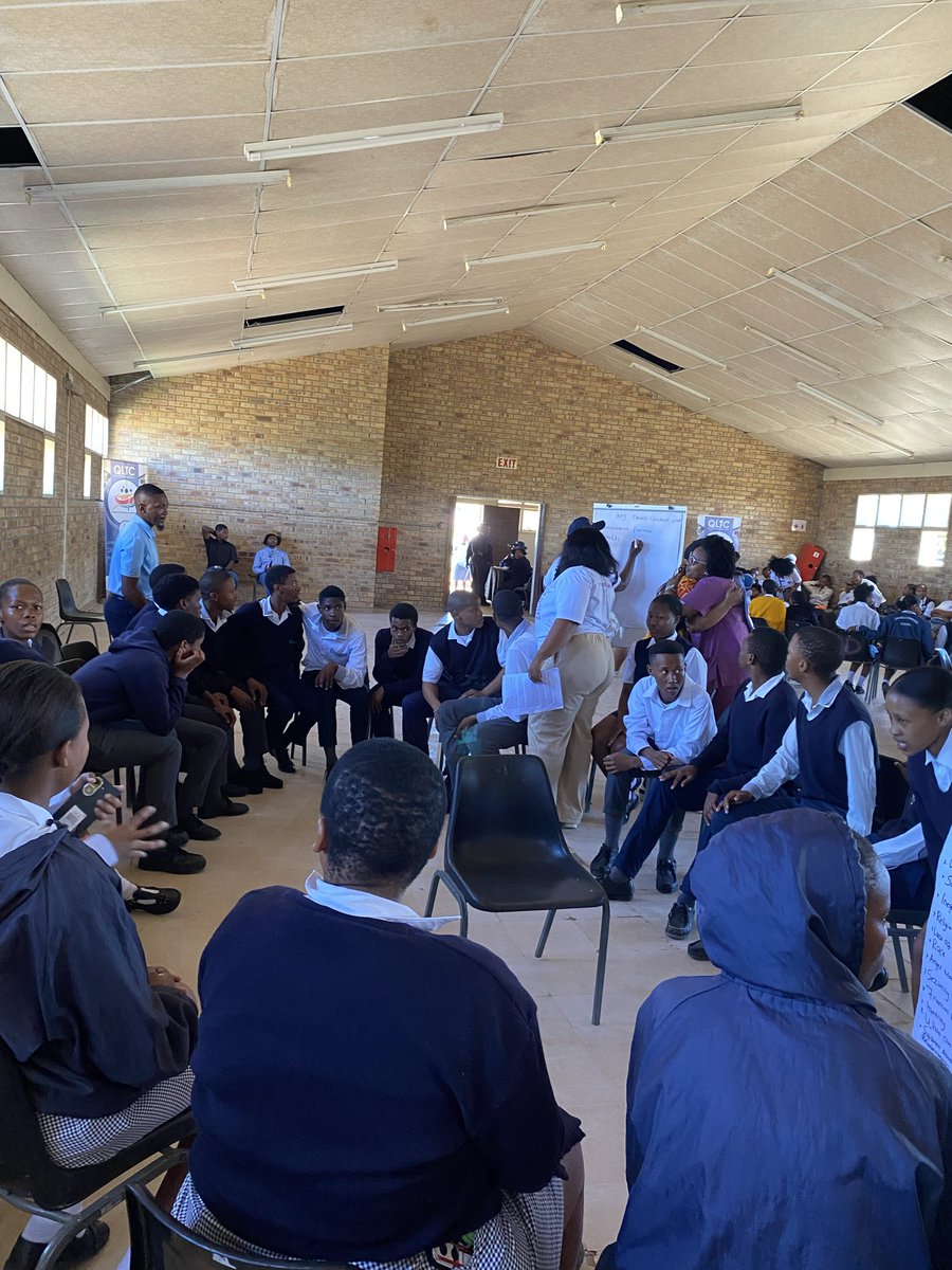 SoulCity_SA's tweet image. It’s happening NOW in Boshoff!
Young people showing up for their health, their futures, and their voices. Grade 11 &amp;amp; 12 learners are here for the Fight Against Teenage Pregnancy event. Watch this space. Big things happening today.
#YouthInAction #HealthForAll #FightTeenPregnancy