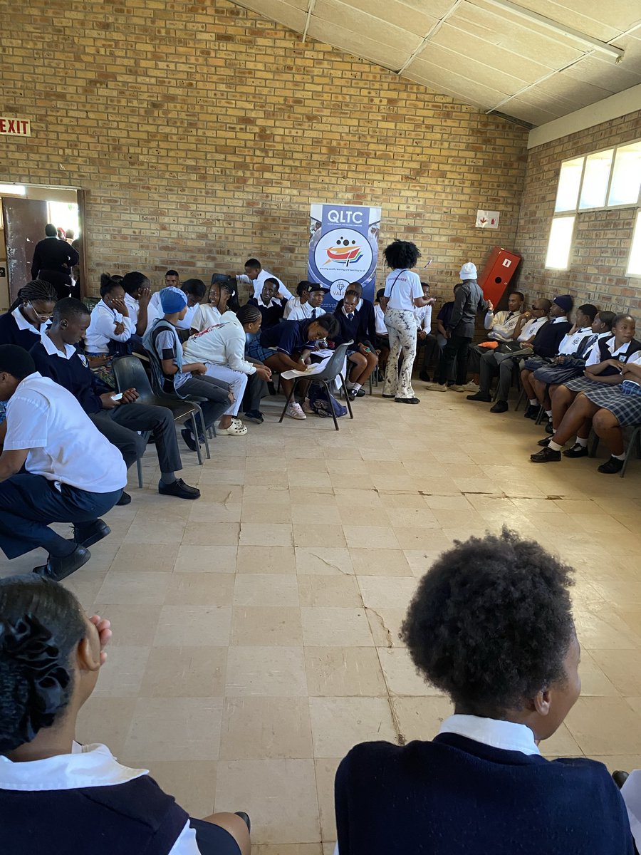 SoulCity_SA's tweet image. It’s happening NOW in Boshoff!
Young people showing up for their health, their futures, and their voices. Grade 11 &amp;amp; 12 learners are here for the Fight Against Teenage Pregnancy event. Watch this space. Big things happening today.
#YouthInAction #HealthForAll #FightTeenPregnancy