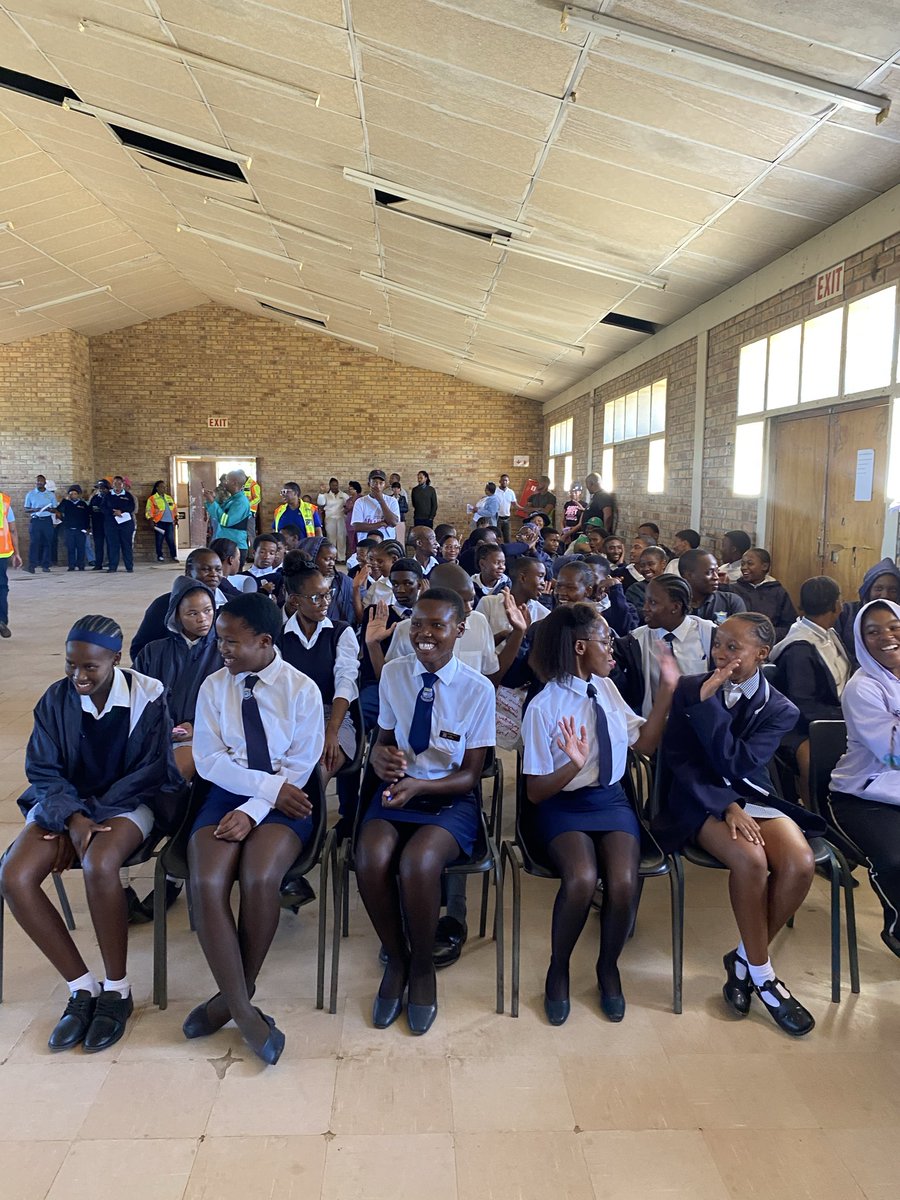SoulCity_SA's tweet image. It’s happening NOW in Boshoff!
Young people showing up for their health, their futures, and their voices. Grade 11 &amp;amp; 12 learners are here for the Fight Against Teenage Pregnancy event. Watch this space. Big things happening today.
#YouthInAction #HealthForAll #FightTeenPregnancy