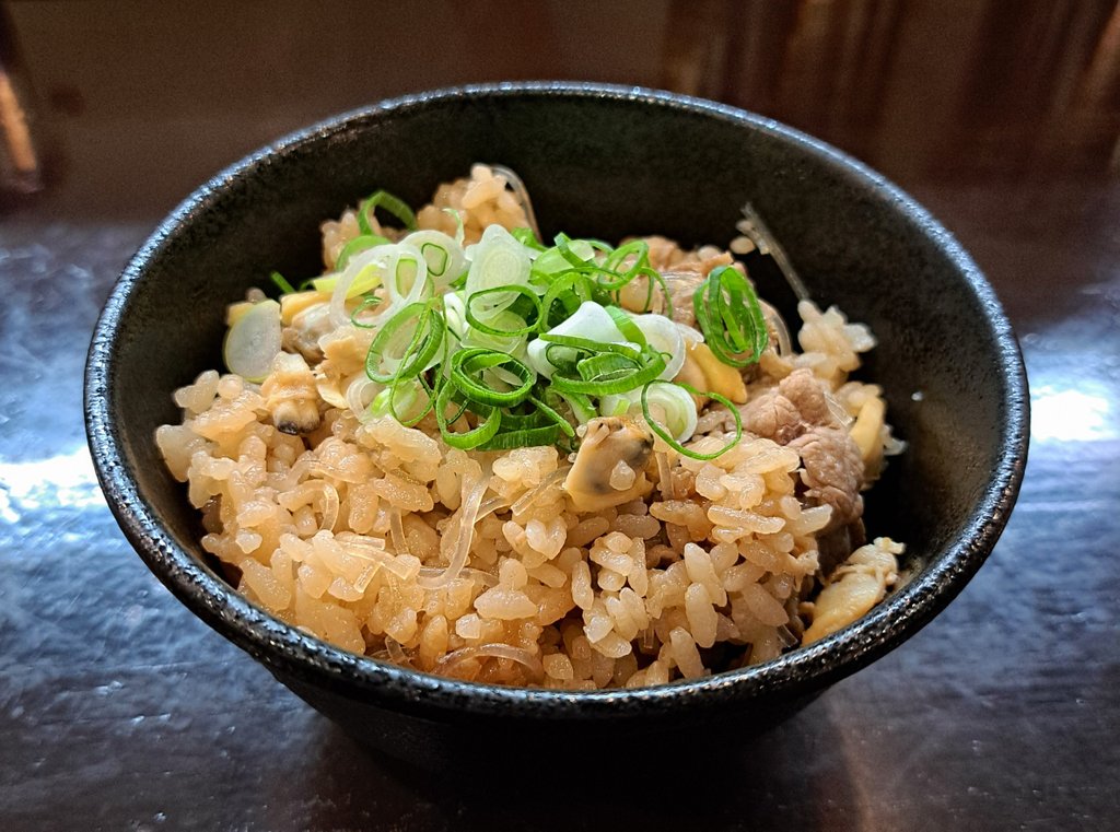 setsumen's tweet photo. 静岡市葵区呉服町
VON GOSSO(ボンゴッソ)さん
濃厚貝塩ラーメン
トッピング→味付玉子・ねぎ
あさりの炊き込みご飯
#ラーメン #静岡 #葵区 #呉服町 #VONGOSSO #ボンゴッソ #ボンゴッソラーメン #貝出汁ラーメン #ramen #静岡ラーメン #静岡ランチ https://t.co/NIg3HA7Myl