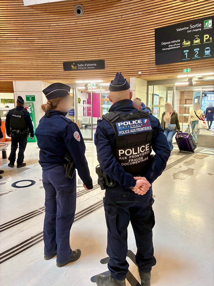 Image de Préfet de l'Ain : Alice Chocheyras, directrice de cabinet du préfet de l’Ain, est allée à la rencontre des douaniers e