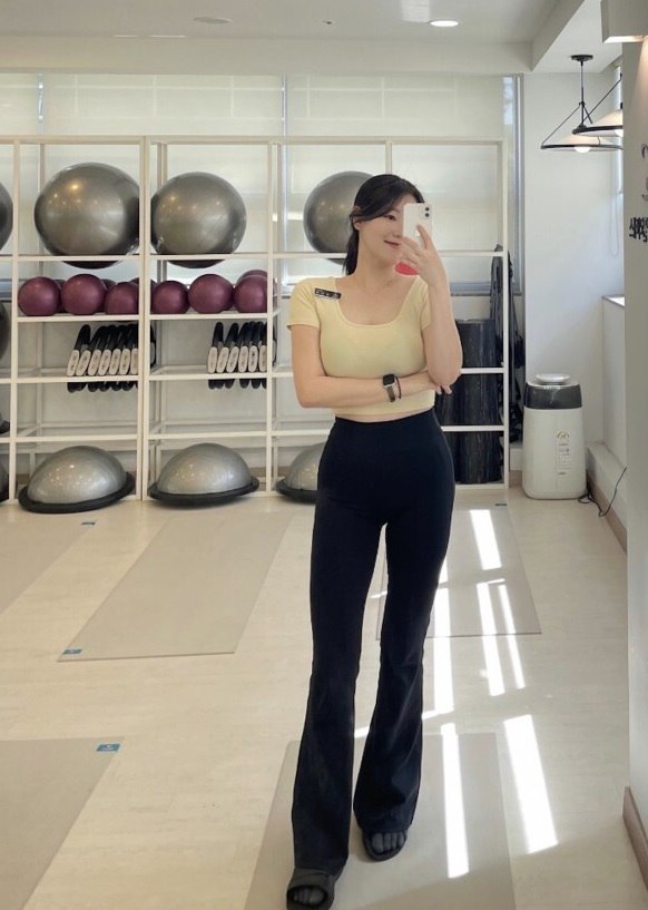 YGh1049572's tweet photo. 너희 그거 알아? 오늘 레드형이 필라테스 강사 오픈한데..
02년상 필라테스 강사인데 장난 아니다... 텔 방에 올라온 사진 여기도 올려줄께 너네도 궁금하면 하트 누르고 DM줘봐
장난 아니다.. #필라테스 #필라테스강사 #겹지인 #능욕 #팸섭 #팸돔 #스타킹 #양말 https://t.co/2KHVRRAUP2