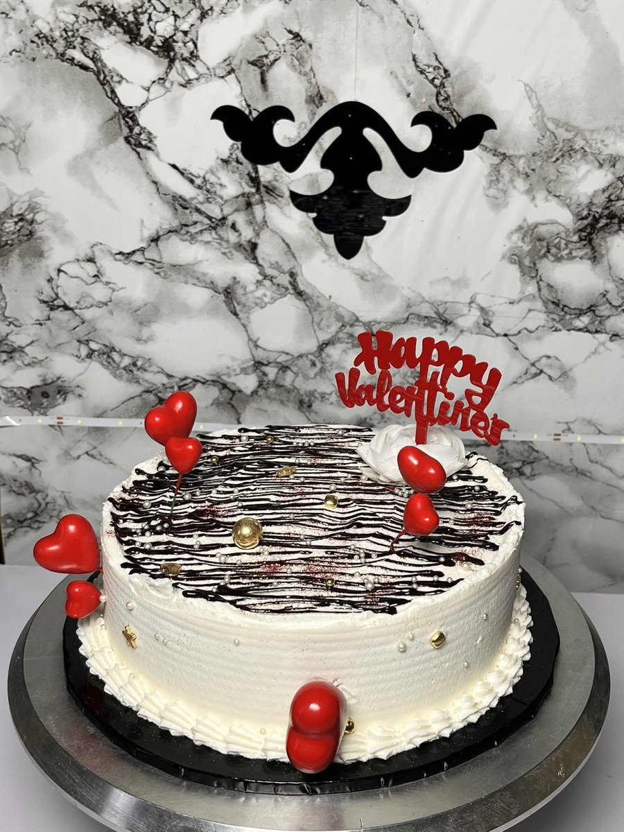 Queen of gorgeous cakes tweet media