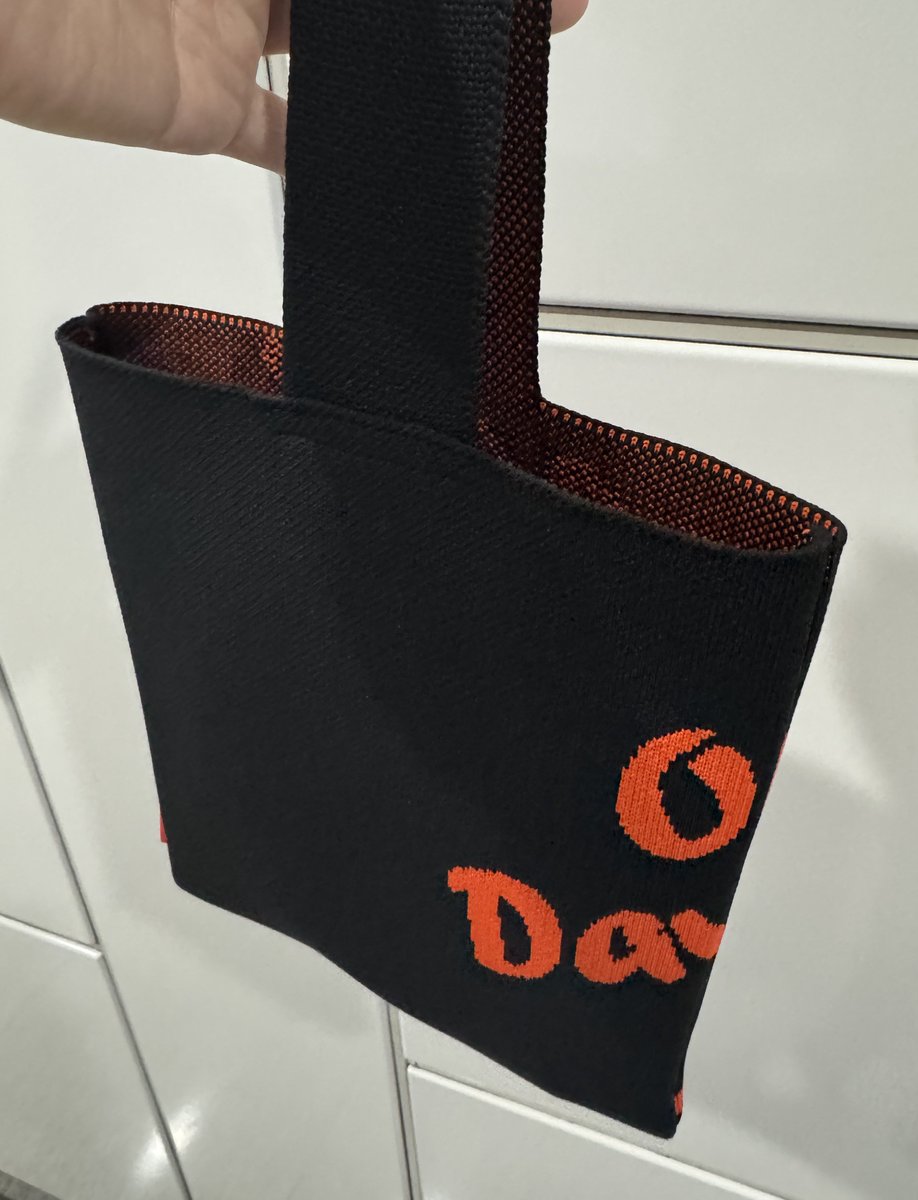 메를버러 tweet media