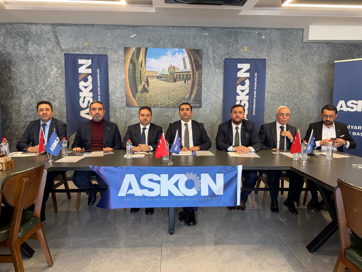 askonbatman's tweet photo. 📌Diyabakır

Şube başkanımız @selmannasiroglu 
Güneydoğu Anadolu Şube Başkanları İstişare Toplantısı,Bölge Başkanımız Sayın Sıraç SUSUZ başkanlığında, Diyarbakır Şubemizin ev sahipliğinde gerçekleştirilen Toplantıya katıldı. https://t.co/7BN0nRpJXz