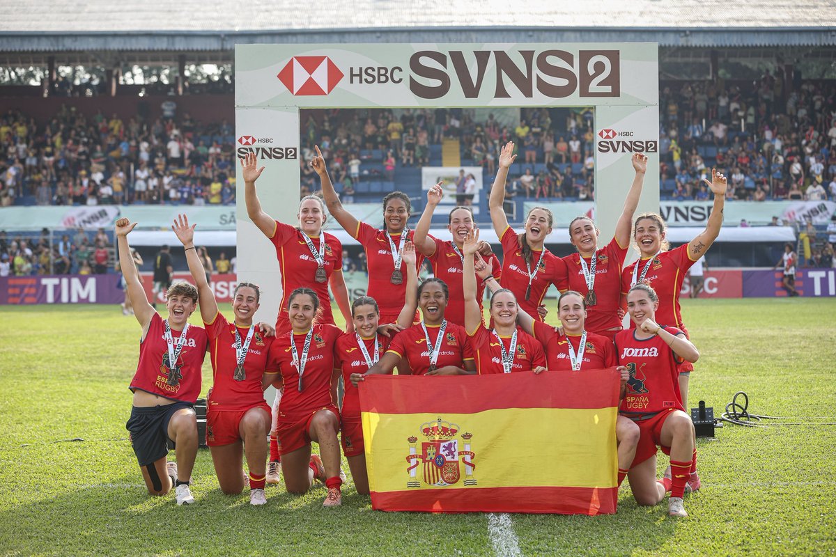 deportegob's tweet photo. #LasLeonas7s siguen de dulce.

🦁 La selección española de rugby finaliza en segunda posición en la clasificación general de las HSBC SVNS Series 2 tras su bronce en Sao Paulo.

💪 Otro resultado que confirma el crecimiento del equipo en regularidad y confianza. https://t.co/ya14DHu0WV