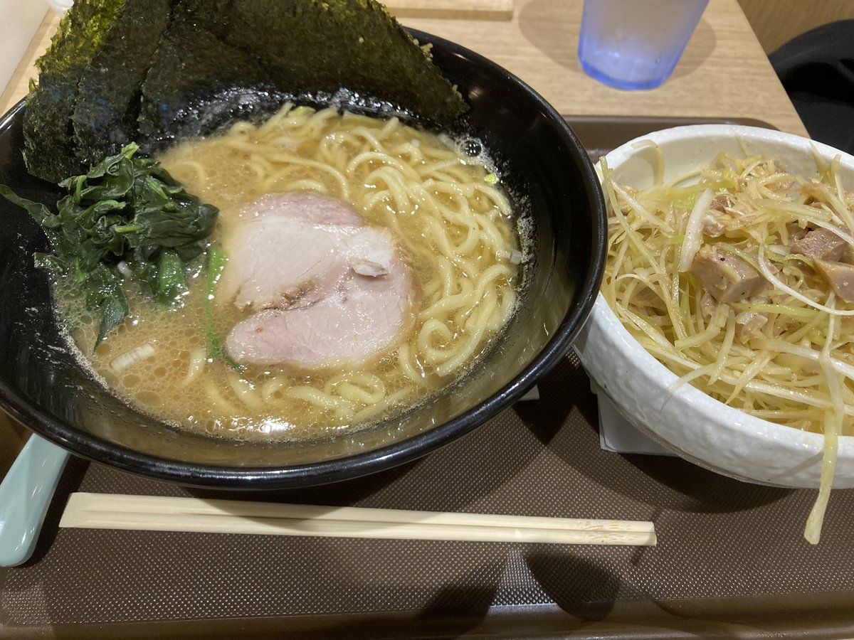 くろろほるむ tweet media