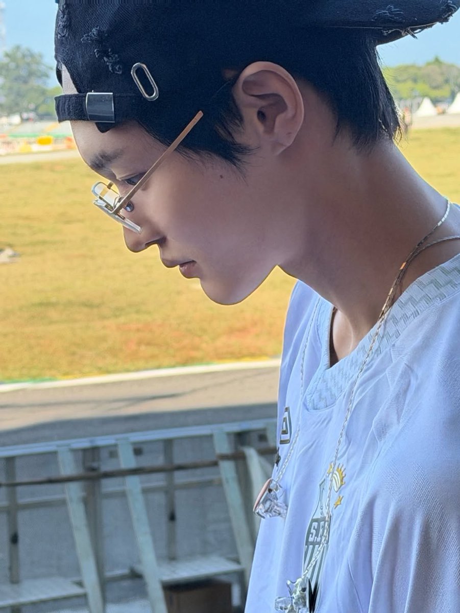 콤마 .. tweet media