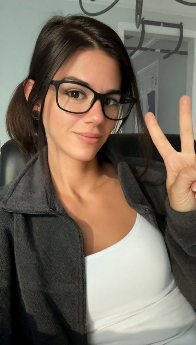 Sarah Sizzle tweet media