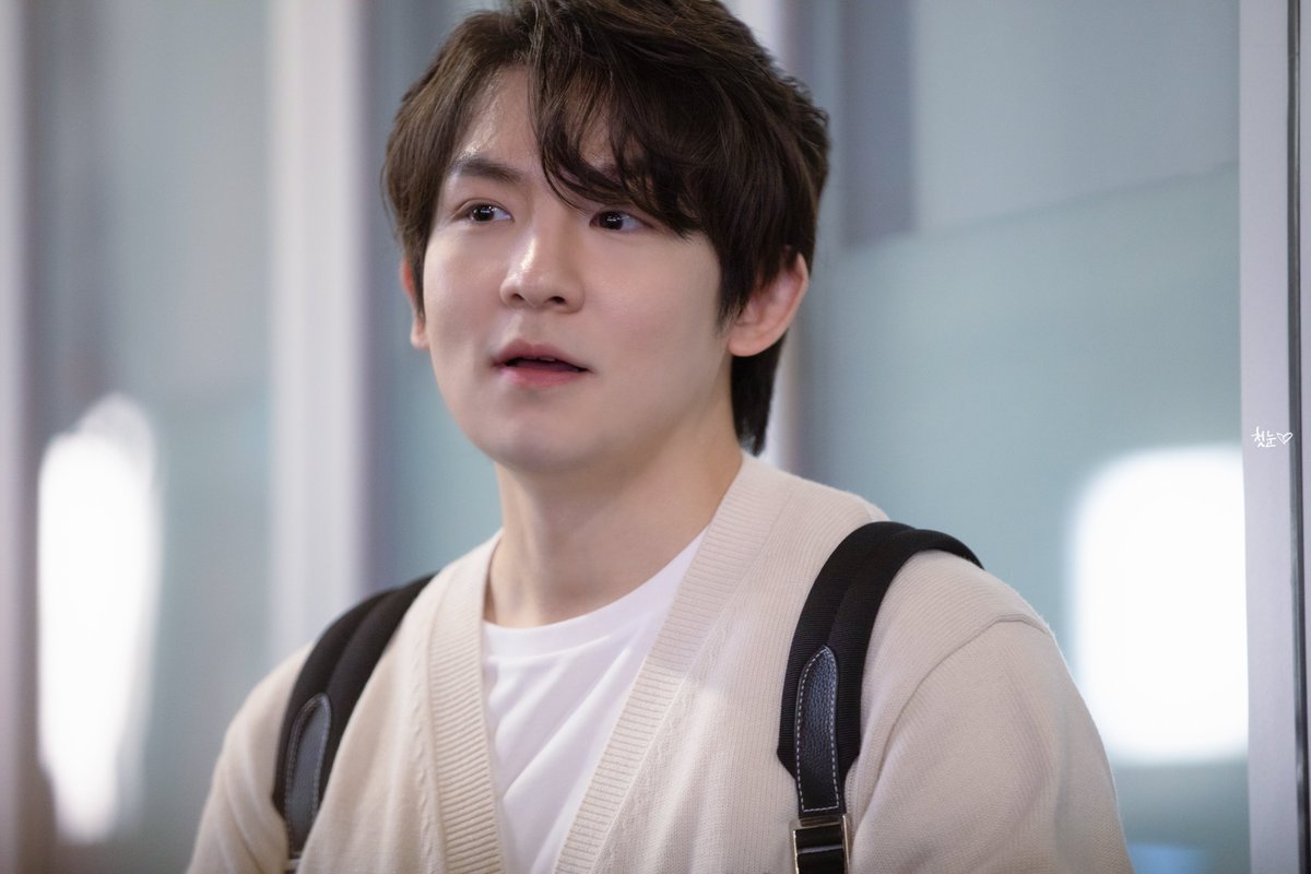UABohenry's tweet photo. 260228 뮤지컬 담배가게 아가씨 커튼콜
#틴탑 #리키

엔젤들 말 열심히 듣고 있는 얼굴
*⋆꒰ঌ(⁎ᴗ͈ˬᴗ͈⁎)໒꒱⋆* https://t.co/34nKUVvw4n