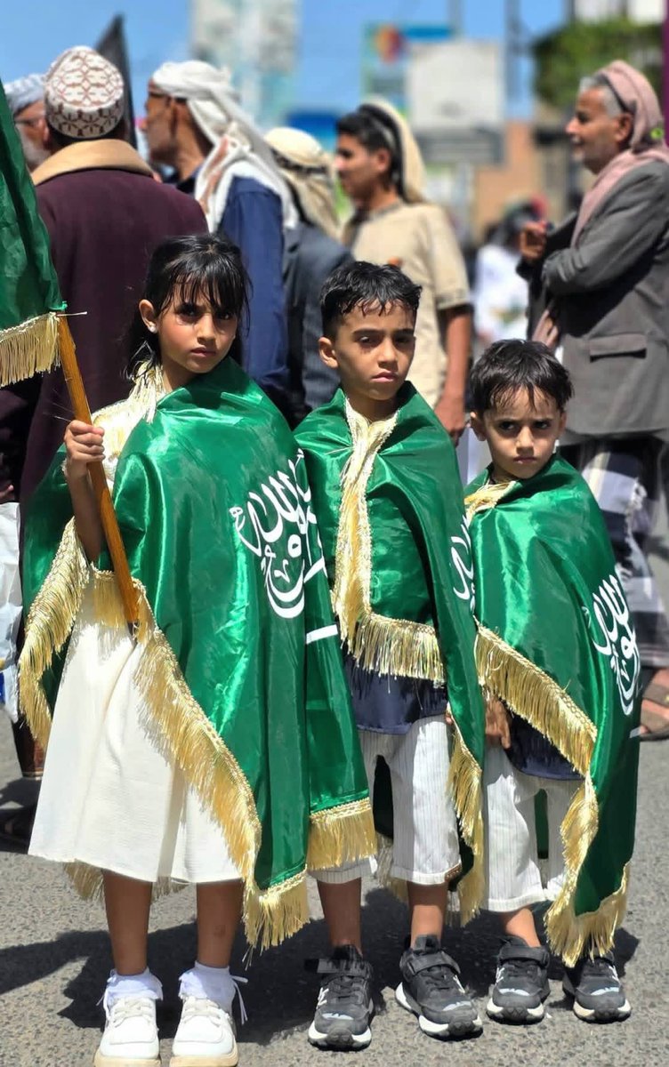 halareqe's tweet photo. هكذا نربي اطفالنا في #اليمن على ان راية التوحيد هيا شعار لكل عربي أصيل ويجب ان تضل خافقة في كل مكان وزمان #اليمن #السعودية https://t.co/PQe4XzV0Yg